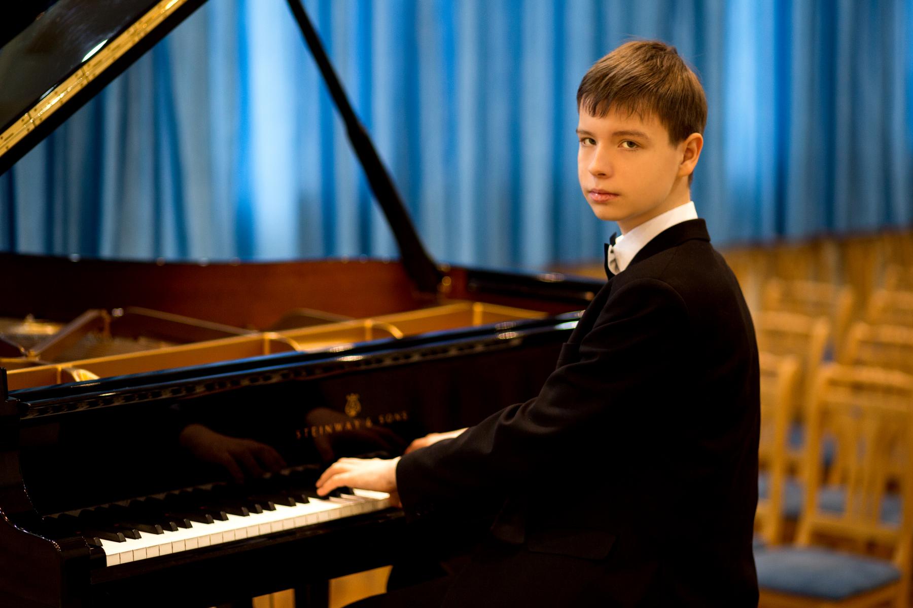 Виталий Петров